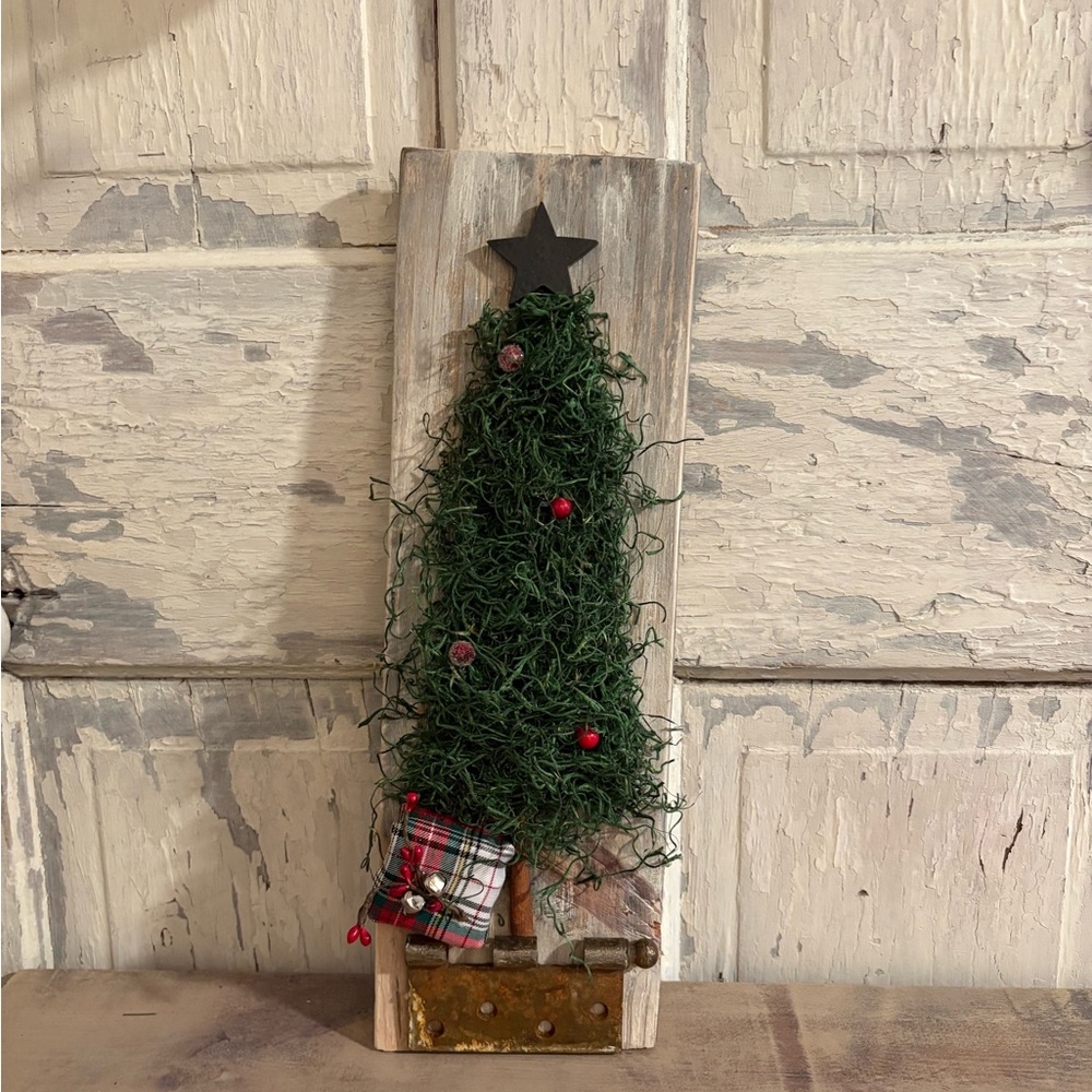 Rustic Green Christmas Tree Wall Decor